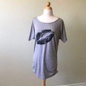 Medium T-shirt Tunic Smooch Graphic Tee